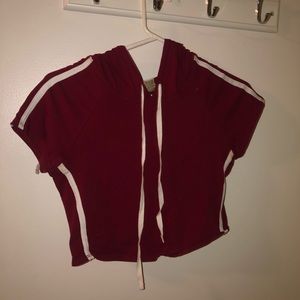 Croptop shirt with a cap on the back